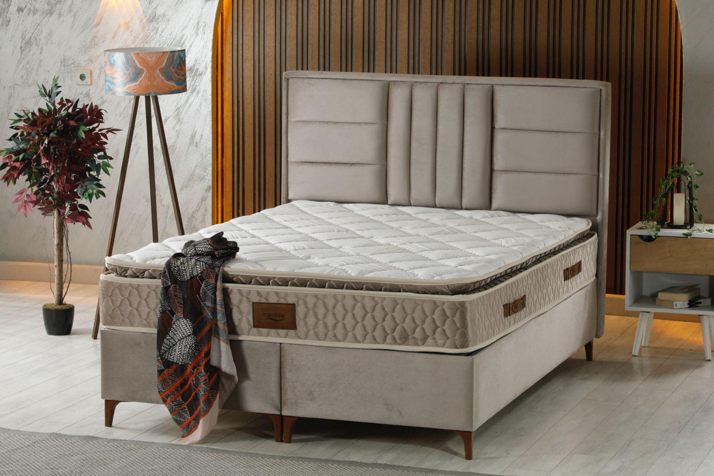 SAFRAN Luxury Upholstered Bed Set – Light Greige Platform Bed with Modern Padded Headboard